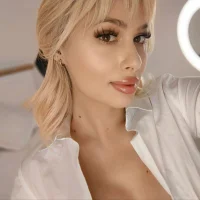 AdelineKing Adlı Modelin Avatarı