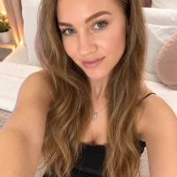 RianaMore, Stripchat webcam model