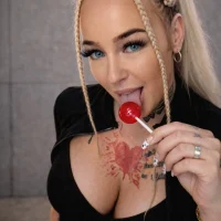 SweetLilith01's Avatar Pic