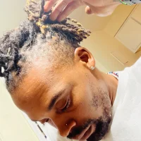 2HandsLong's Avatar Pic