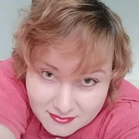 RoseLivka's Avatar Photo