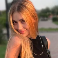 Elizabeth_Tay's Avatar Pic