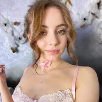 evaa_here_ Φωτ, Προφίλ