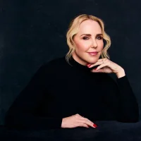 hollyrandall's Avatar Pic