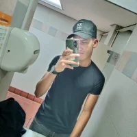 leo2052's Profile Pic