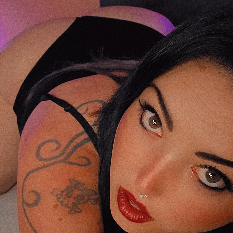 CurvyBonnie_XO