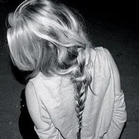 Ellvirahot_ Φωτ, Προφίλ