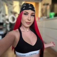 Profilová fotka Theredlucyy