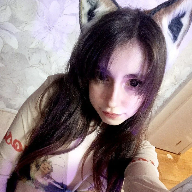 SAVYLOLY live cam profile