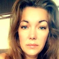 larisa-'s Profile Pic