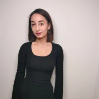 EdinaAcomb Φωτ, Προφίλ