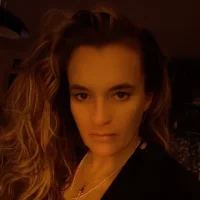 needtopay2play's Offline Chat Room