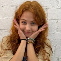 EneidaCavness Φωτ, Προφίλ