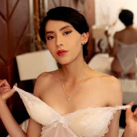 VeroFontain Φωτ, Προφίλ