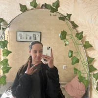 EmilyReyess' Avatar Pic