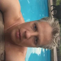 รูปโปรไฟล์ของ Zues4u