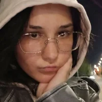 AraAlvey Φωτ, Π ροφίλ