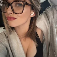 Chloetouteseule's Live Chat Room