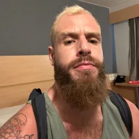 llHugoll 的個人資料圖片