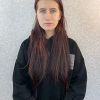 Gambar Profil NikiaLawrie