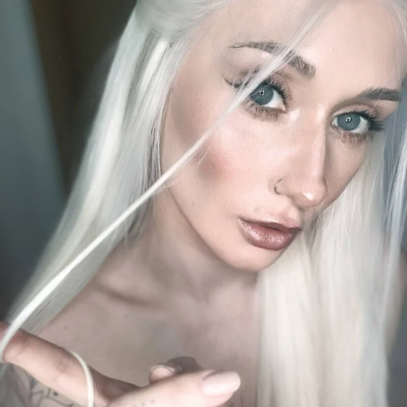 EllaNoirr