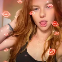 strawberrymilf3's Offline Chat Room