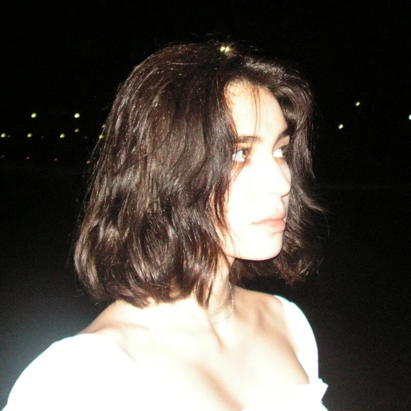 shy-gaze profile photo