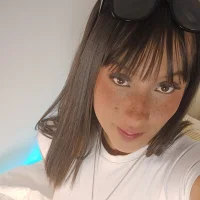 CrystalLaurent live cam model from Colombia