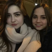 IsabellaJasmin Φωτ, Προφίλ