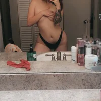 kourtniiii Φωτ, Προφίλ