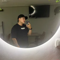 Deckerr's Profile Pic