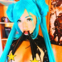 Redlu_1 Φωτ, Προφίλ