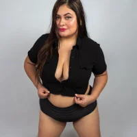 zahara_milf Adlı Modelin Avatarı