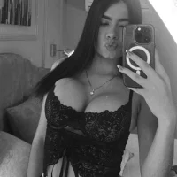mia_kisses2's Avatar Photo
