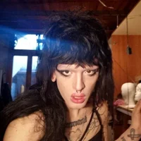 2dirties Φωτ, Προφίλ