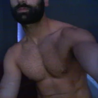 Emiratescrew3's Profile Pic