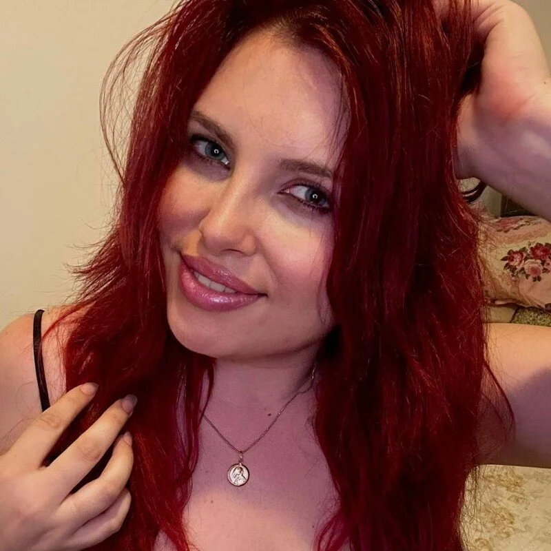 CurvyBluEyes
