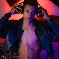 Leo_Hornny's Avatar Pic