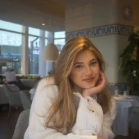 1Kellynaive's Avatar Pic