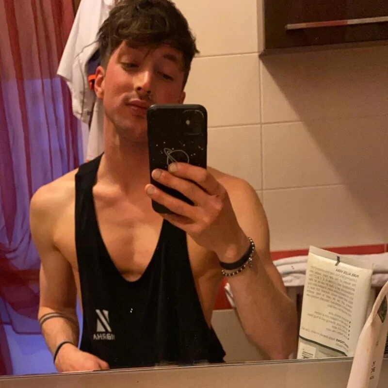 Toyboy1095 profile photo