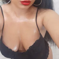 petitebrunett24's Profile Pic