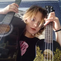 Gambar Profil CarolineDean