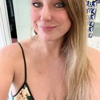 goddess_chloe's Profile Pic