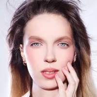 Gambar Profil MonaFulford
