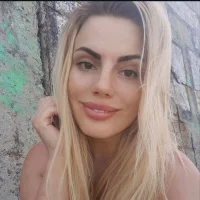 VickyRous's Profile Pic