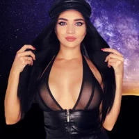 Emily_Sheen's Avatar Photo