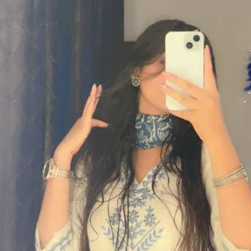 raina_143- Stripchat profile image