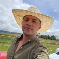 Damian_ferrer01 Φωτ, Προφίλ