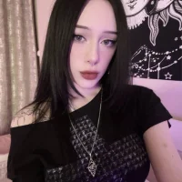 amyfallinlove Adlı Modelin Avatarı