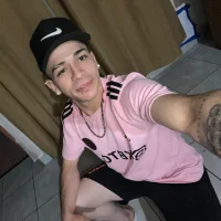 HottEze's Avatar Pic